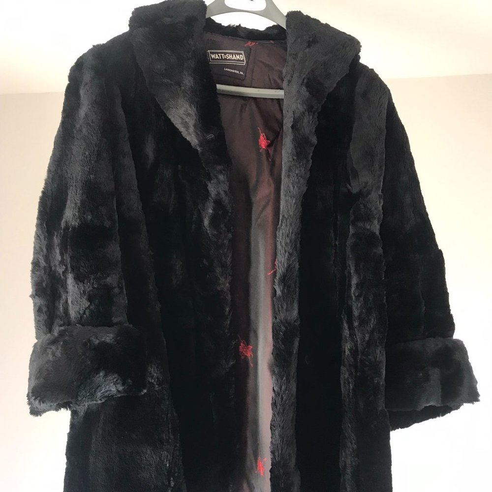 Stunning Black Vintage Women's Fur Coat